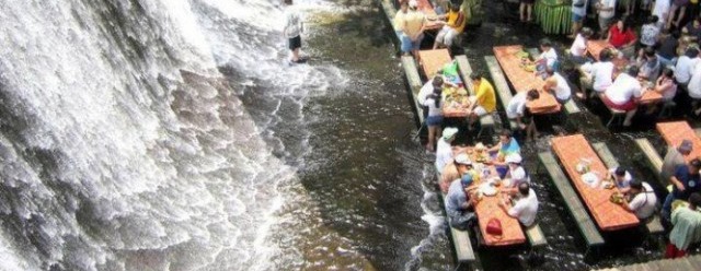 Ristorante nella cascata - Filippine