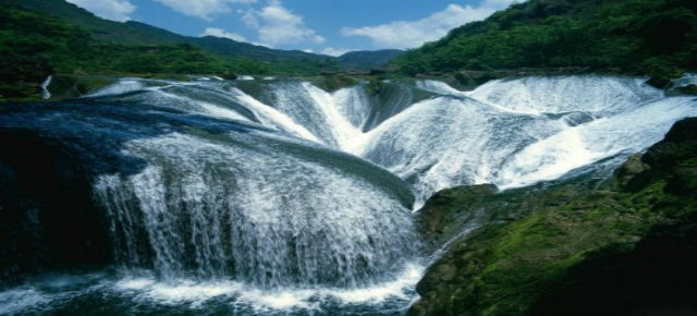 Pearl Shoal Waterfall, Cina