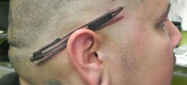 Penna sull'orecchio