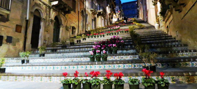 Scalinata decorata con fiori, Caltagirone - Sicilia