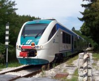 Parcheggia il treno e fa la spesa