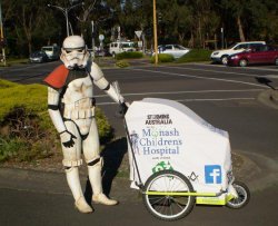 Stormtrooper raccoglie fondi per le strade