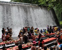 Troppo caldo? Ecco il bar sul fiume