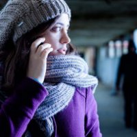 Si spoglia per liberarsi di uno stalker