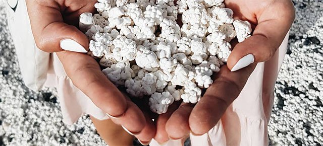 La spiaggia che sembra fatta di popcorn