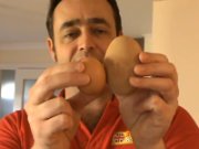 Uovo dentro un altro uovo