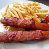Mangia solo salsicce e patatine da 22 anni