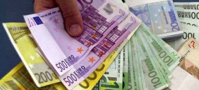 Donna offre 10.000 Dollari a chi le trova un marito