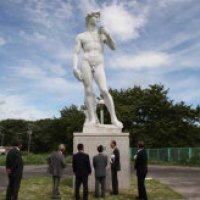 Mettere le mutande al David