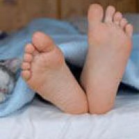 "Il vicino è morto" ma è puzza di piedi