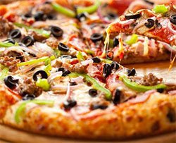 Perde peso mangiando pizza ogni giorno