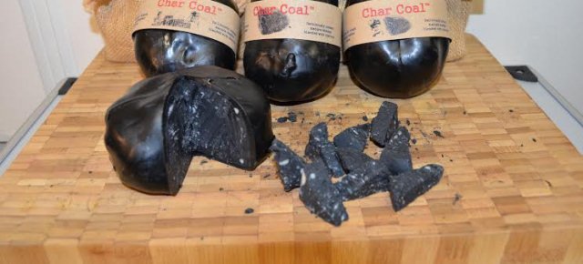 Ecco il formaggio fatto col carbone