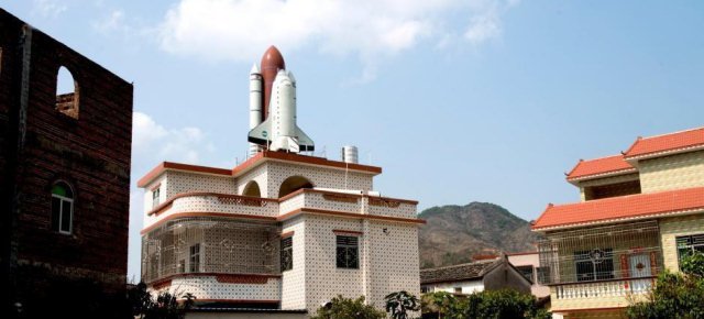 Realizza uno Space Shuttle sul tetto di casa