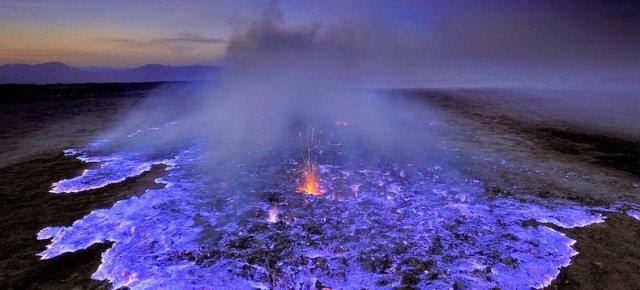 Il vulcano dalla lava blu