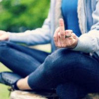 Ecco lo yoga con urla e parolacce