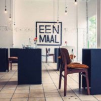 Apre il ristorante con tavoli monoposto