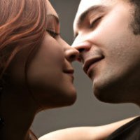 Le donne danno più baci durante il ciclo