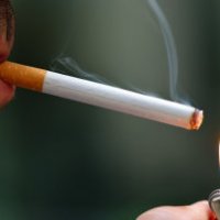 Sai che si può smettere di fumare dormendo?