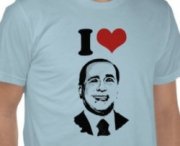 A scuola con la maglia di Berlusconi