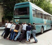 Rubano il bus per tornare a casa