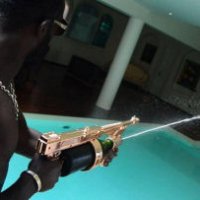 Ecco la pistola che spara champagne