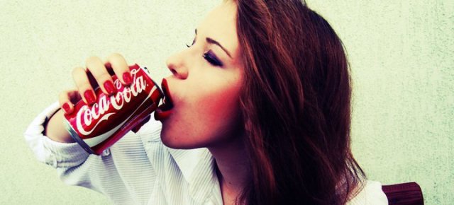 Beve solo Coca Cola per 16 anni, è grave