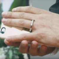 Va a Las Vegas per sposare il telefonino
