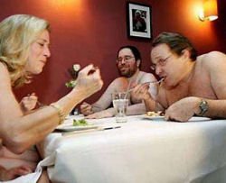 25.000 prenotazioni nel ristorante per nudisti