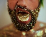 Nuova tendenza: la barba glitterata