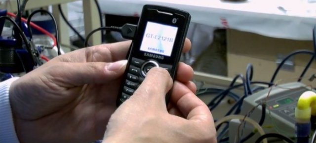 Lo smartphone che si ricarica con la pipì