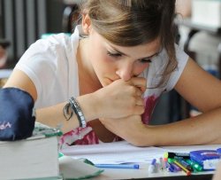 Madre si spaccia per la figlia alla maturità