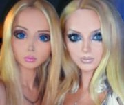 Incontro tra Barbie viventi