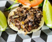 Novità culinaria: l'hamburger con insetti