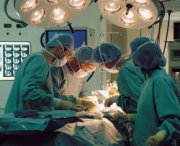 Chirurgo firma gli organi dei suoi pazienti
