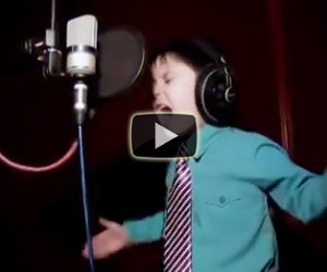 Ha solo 4 anni ma canta Whitney Houston in modo sorprendente