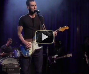 Adam Levine canta e suona un capolavoro di Prince