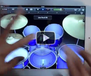 Batterista si diverte con l'iPad