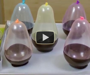 Coppe di cioccolato con i palloncini