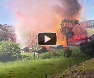 Fabbrica di fuochi artificiali esplode