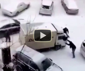 Il ghiaccio è molto scivoloso!