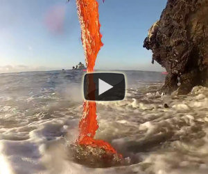 Ecco cosa succede quando la lava incontra l'acqua del mare