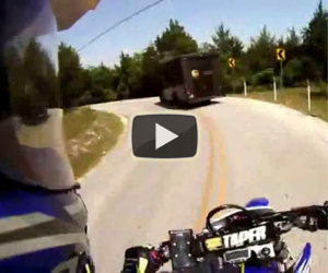 Mai distrarsi alla guida di una moto