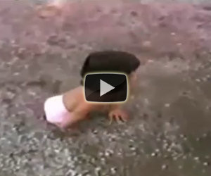 Questa bambina senza gambe viene abbandonata, ecco chi è adesso