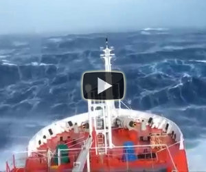 Navigare con il mare in tempesta