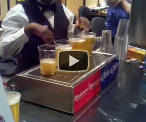 Riempire epicamente i bicchieri di birra