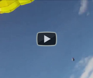 Skydiver sfiorato da un meteorite