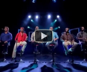 Iniziano a cantare Hotel California degli Eagles senza strumenti