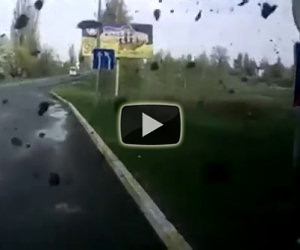 Una stazione di servizio esplode