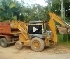 Caricare escavatore su un camion