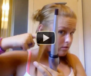 Tutorial: ragazza si brucia i capelli